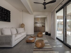 TV - Ferienvilla Adam mit Pool by Interhome (Pefki)