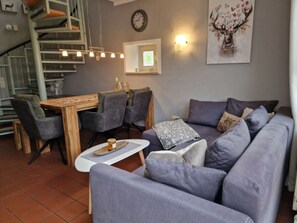 Fireplace, DVD player