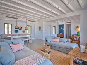 TV - Delium Villa by Interhome (Paros)