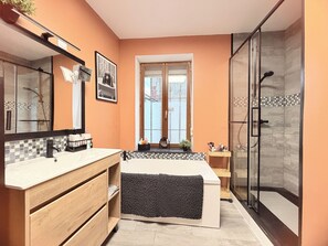 Hair dryer, towels, toilet paper - Warm stay 🛏️ Modern comfort, pets welcome 🐾✨ (Crespin)