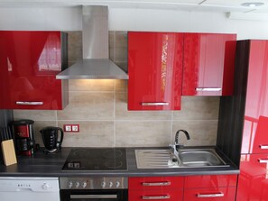 Fridge, microwave, oven, dishwasher - Vulkaneifel in Daun by Interhome (Daun)