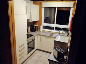 Fridge, microwave, oven, dishwasher - Vacation home Alissa by Interhome (Extertal)