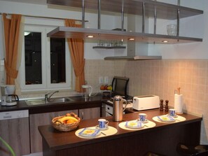 冷蔵庫、電子レンジ、オーブン、食器洗い機