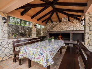Outdoor dining - Vacation home Sara by Interhome (Plomin)