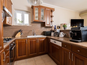 Fridge, oven, cookware/dishes/utensils - Vacation home Sara by Interhome (Plomin)