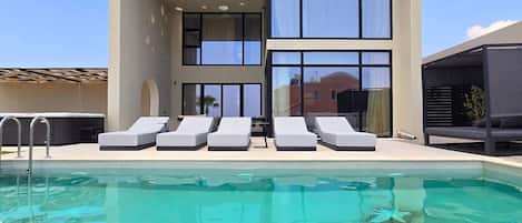 Et oppvarmet basseng