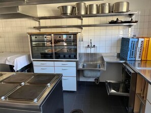 Refrigerador, microondas, horno, lavavajillas