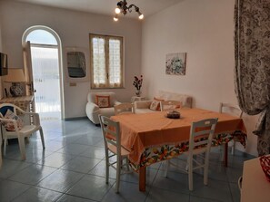 Living area - Wohnung mit Privatparkplatz by Interhome (Licola Mare)