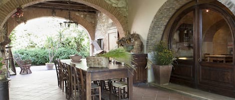 屋外ダイニングエリア