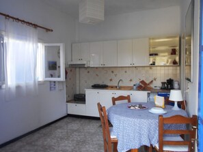Fridge, cookware/dishes/utensils - Meltemia-Studie Samos ASPRES by Interhome (Kampos Marathokampos)