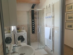 Bathroom - Unterkunft Santa Lucia bei Holiday World by Interhome (Cercepiccola)