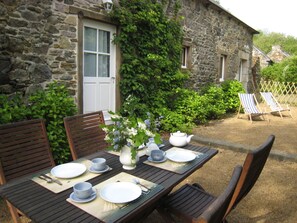 Outdoor dining - La Retenue de Lizandré by Interhome (Plouha)