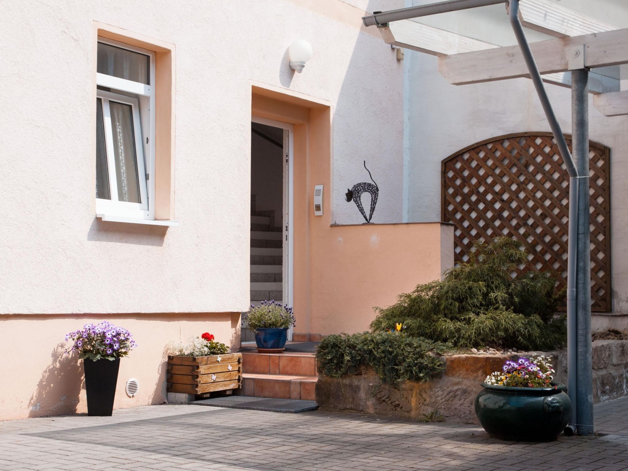 تفاصيل الفندق من الخارج