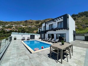 A heated pool - Ferienvilla mit eigenem Pool by Interhome (Arco da Calheta)