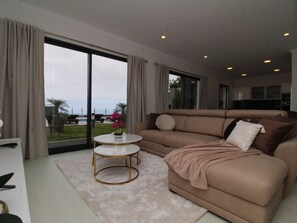 TV - Ferienvilla mit eigenem Pool by Interhome (Arco da Calheta)