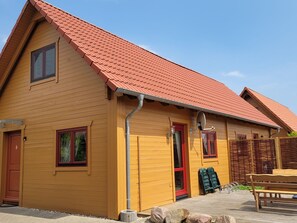 Exterior - mit Terrasse by Interhome (Waren)