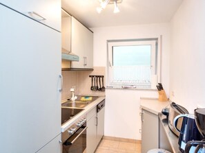 Fridge, oven, dishwasher, cookware/dishes/utensils