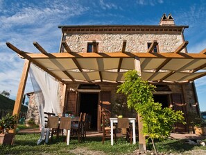 Outdoor dining - Narciso' Wohnung mit Gemeinschaftspool by Interhome (Volterra)
