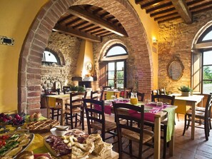 Dining - Narciso' Wohnung mit Gemeinschaftspool by Interhome (Volterra)