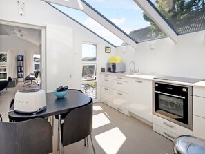 Fridge, microwave, oven, dishwasher - "Lungsgab 29" mit Whirlpool by Interhome (Karrebæksminde)