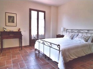 Internet - flach "Madonnino quercia by Interhome (Montaione)