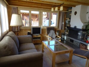 TV, caminetto, lettore DVD