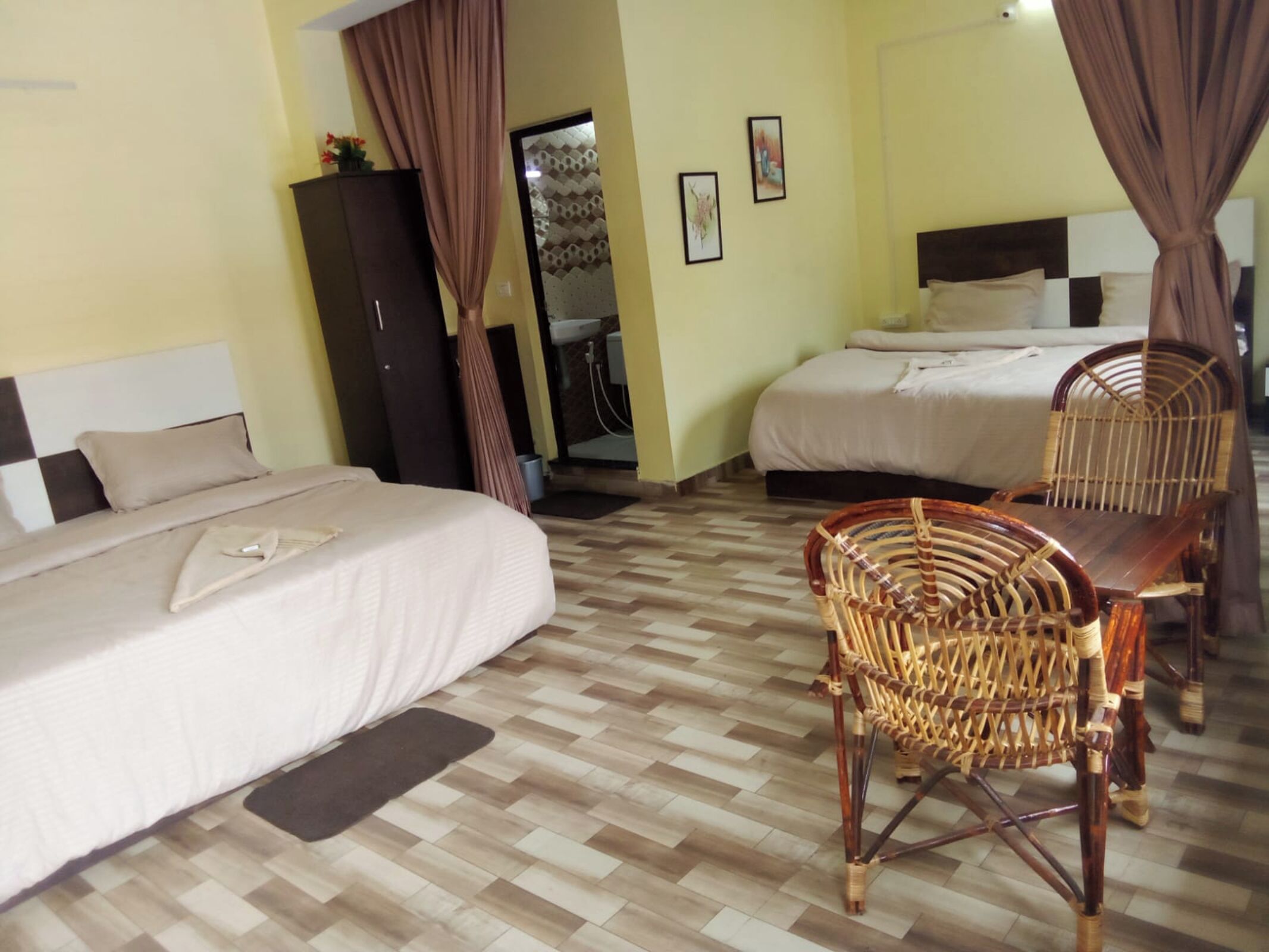 Suite | Zimmersafe, Zustellbetten, kostenloses WLAN, Bettwäsche