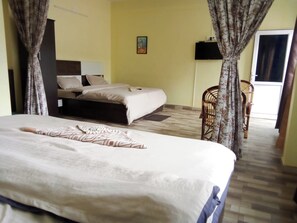 Suite | Zimmersafe, Zustellbetten, kostenloses WLAN, Bettwäsche