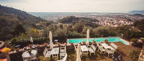 تناول الطعام بالخارج