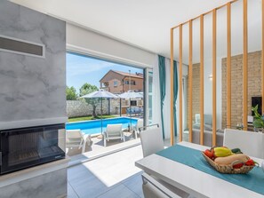Dining - 'Villa Selest' mit Wasserblick by Interhome (Umag/Juricani)