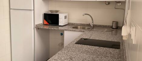 Comfort Studio, Kitchenette | Private kitchen