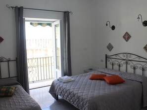 Internet - Wohnung 'Ciaola' mit eigener Terrasse by Interhome (Eolie Lipari)