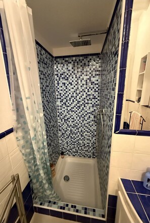 Bathroom - Villa in Panoramasprache, nur wenige Minuten vom Meer entfernt by Interhome (Malfa)