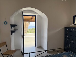 Room - Villa in Panoramasprache, nur wenige Minuten vom Meer entfernt by Interhome (Malfa)