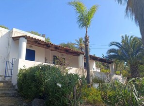 Exterior - Villa in Panoramasprache, nur wenige Minuten vom Meer entfernt by Interhome (Malfa)