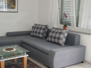 TV - FeWo 2, mit 1. Schlafzimmer für 4. Personen mit Balkon im ersten Obergeschoss g by Interhome (Pašman/Neviđane)