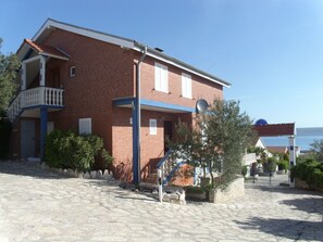 Exterior - FeWo 2, mit 1. Schlafzimmer für 4. Personen mit Balkon im ersten Obergeschoss g by Interhome (Pašman/Neviđane)