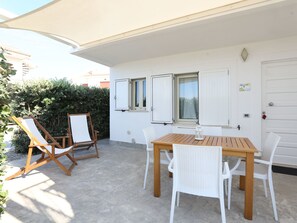 Outdoor dining - Schöne Ferienwohnung am Meer by Interhome (Malfa)