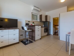 Fridge, oven, cookware/dishes/utensils - Apartment Josip by Interhome (Crikvenica/Dramalj)
