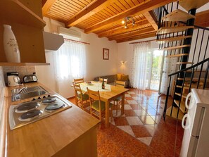 Fridge, dishwasher, cookware/dishes/utensils