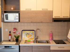 Fridge, microwave, dishwasher, cookware/dishes/utensils - Wohnung A1 mit schönem Panoramablick by Interhome (Krk/Šilo)