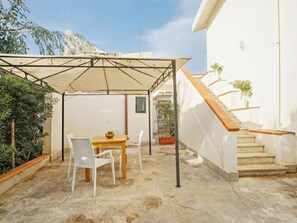 Outdoor dining - Wohnheim Ancorabianca Salina by Interhome (Malfa)