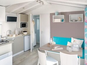 Fridge, cookware/dishes/utensils - in Hohenlychen mit Grill, Loggia 1 by Interhome (Lychen)