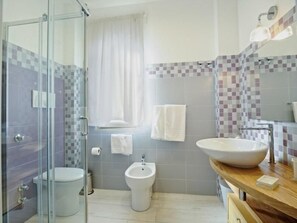 Bathroom - Wohnung mit Grill, Terrasse und Pool by Interhome (Malfa)