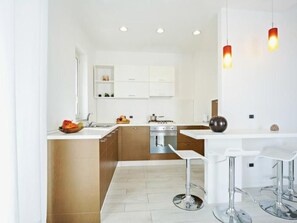 Fridge, oven, dishwasher, cookware/dishes/utensils - Wohnung mit Grill, Terrasse und Pool by Interhome (Malfa)