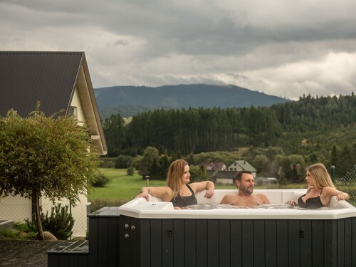 Modernes Ferienhaus in Kiczora mit Großem Garten by Interhome