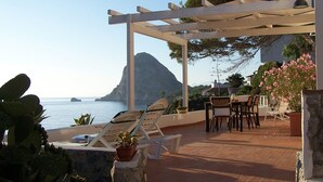 Outdoor dining - Ferienvilla 'Laura Marie' mit Wasserblick by Interhome (Bagheria)