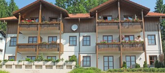 mit Balkon und schöner Fernsicht by Interhome