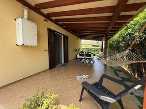 Outdoor dining - Villetta Sunrise von Holiday World by Interhome (Campofelice di Roccella)