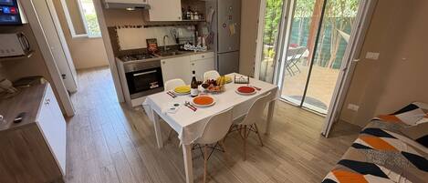 Fridge, microwave, oven, cookware/dishes/utensils